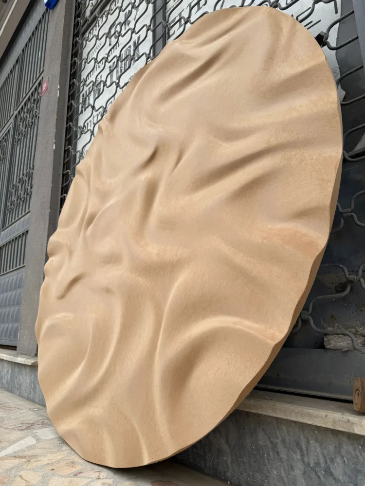 Circular relief surface with waves