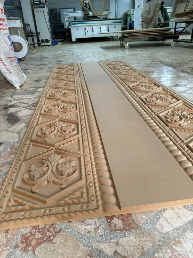 Long decorative frame and relief components