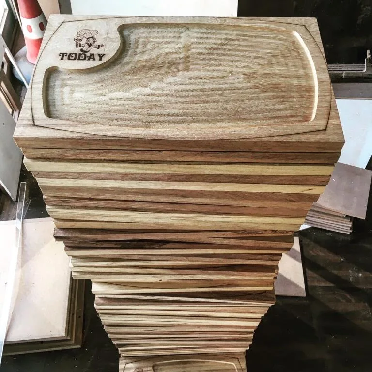 Ahşap yüzeyde cep işleme ve kazıma örneği