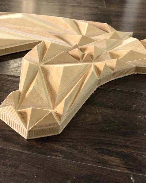 Çok yüzeyli geometrik rölyef parçası