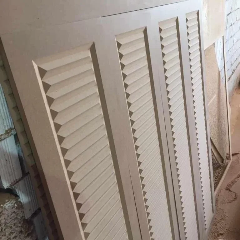 Yan yana dizilmiş panjur kapaklar
