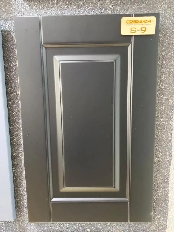Koyu gri kapak