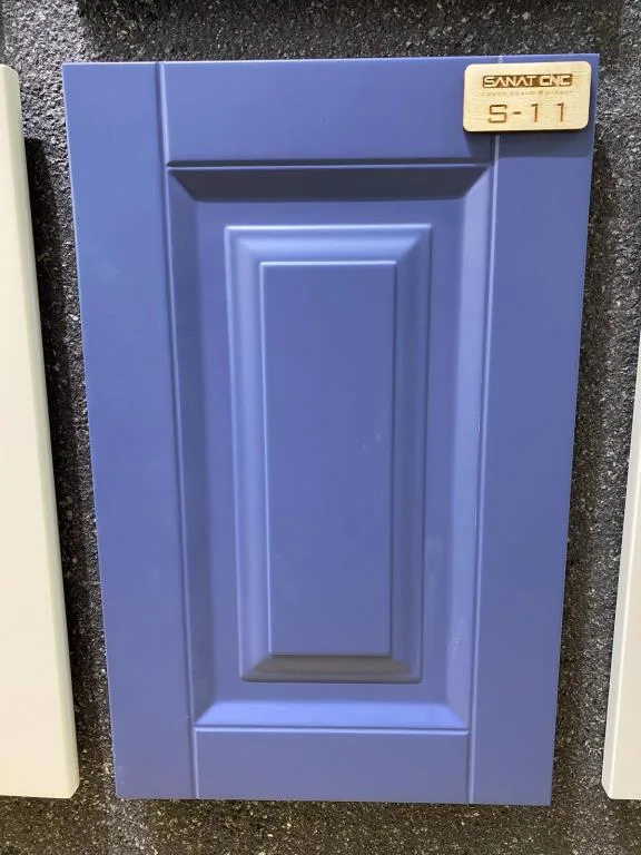 Mavi boyalı kapak