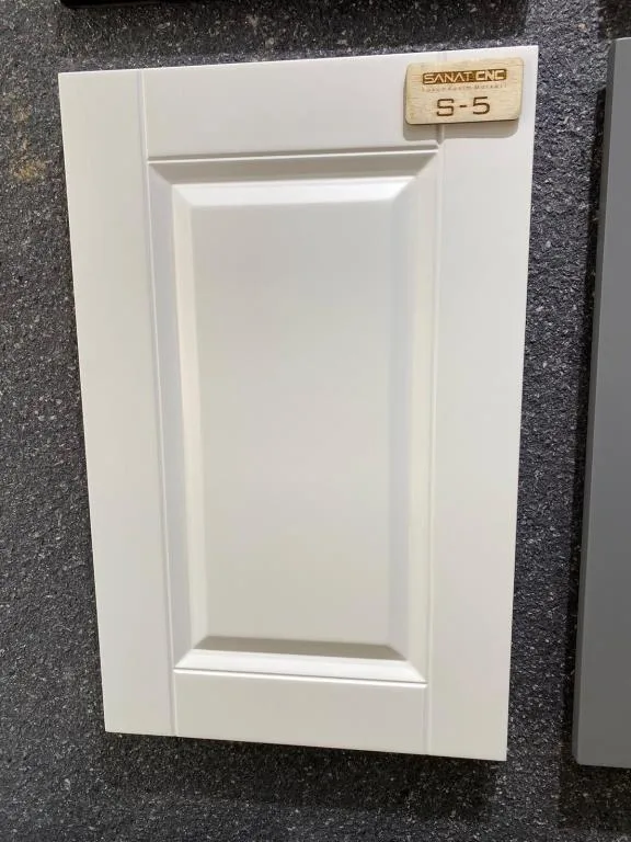 Açık renk düz kapak