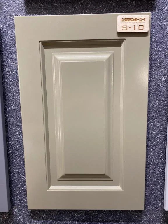 Açık renk kabartmalı kapak
