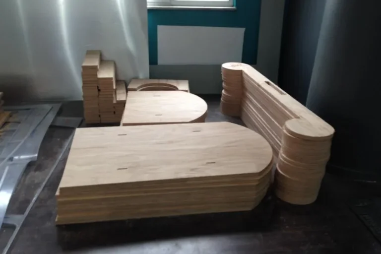 CNC ile kesilmiş yuvarlatılmış ahşap parçalar