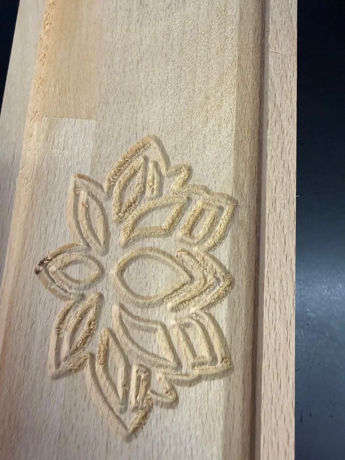 Çiçek desenli rölyef panel
